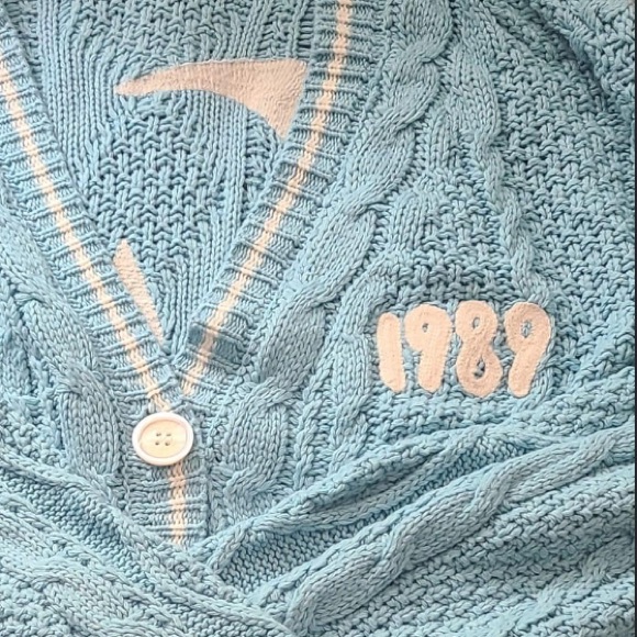 In Hand Ready to Ship Taylor Swift 1989 Cardigan Blue Teal Official Authentic - Picture 3 of 10
